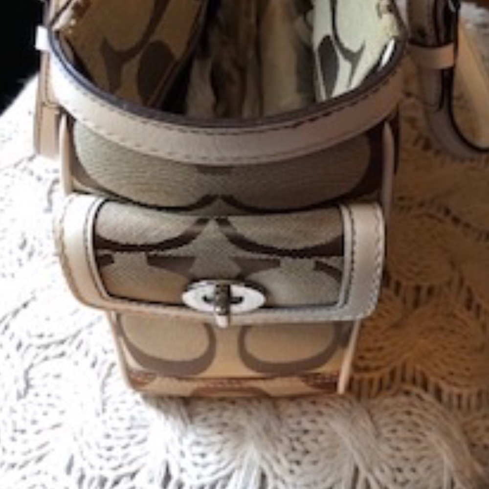*HOST PICK* Coach Tote Purse *NEW* - Picture 6 of 8